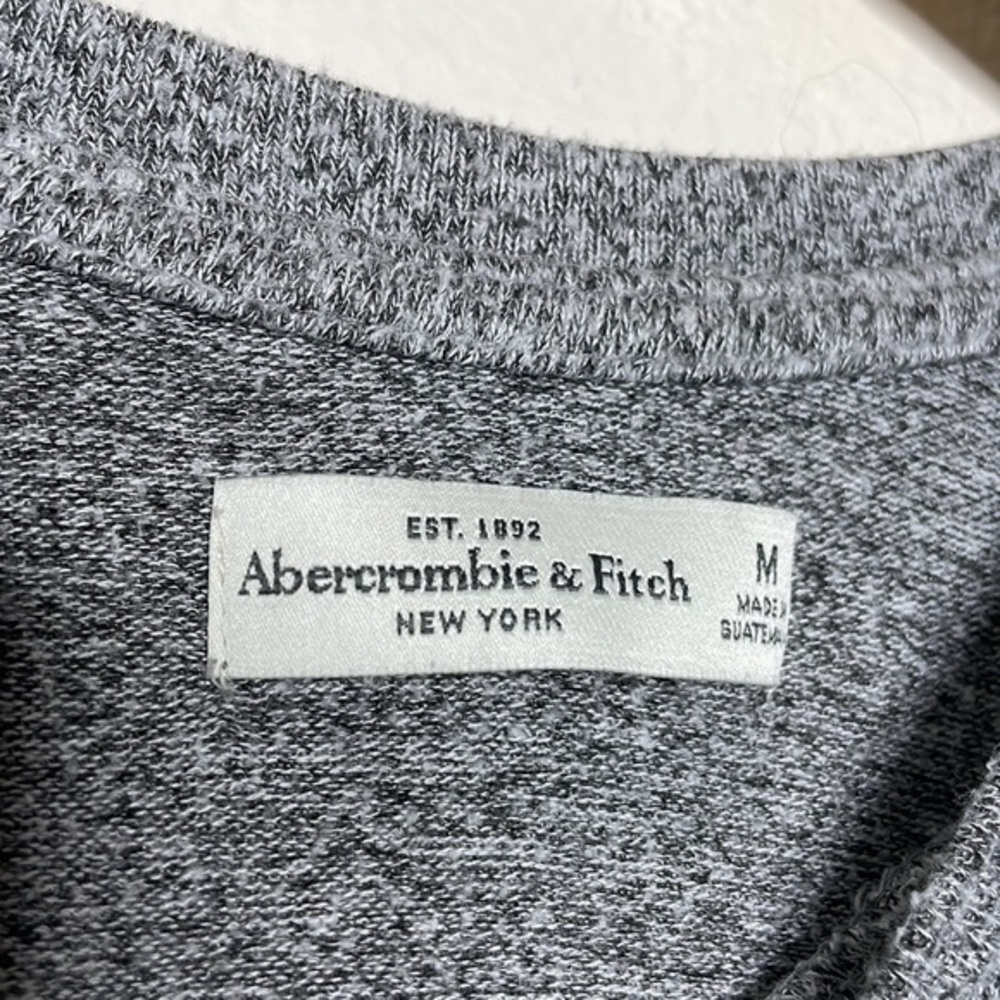 Abercrombie & Fitch Cold Shoulder Long Sleeve Top sz Med Gray - Picture 3 of 4